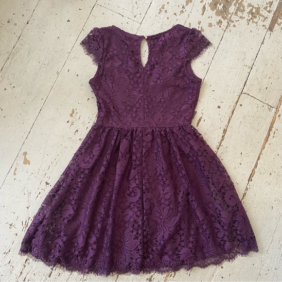 Xhilaration V-Neck Eyelash Lace Dress - Picture 10 of 10